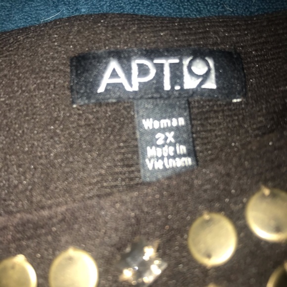 Top. - Picture 2 of 3